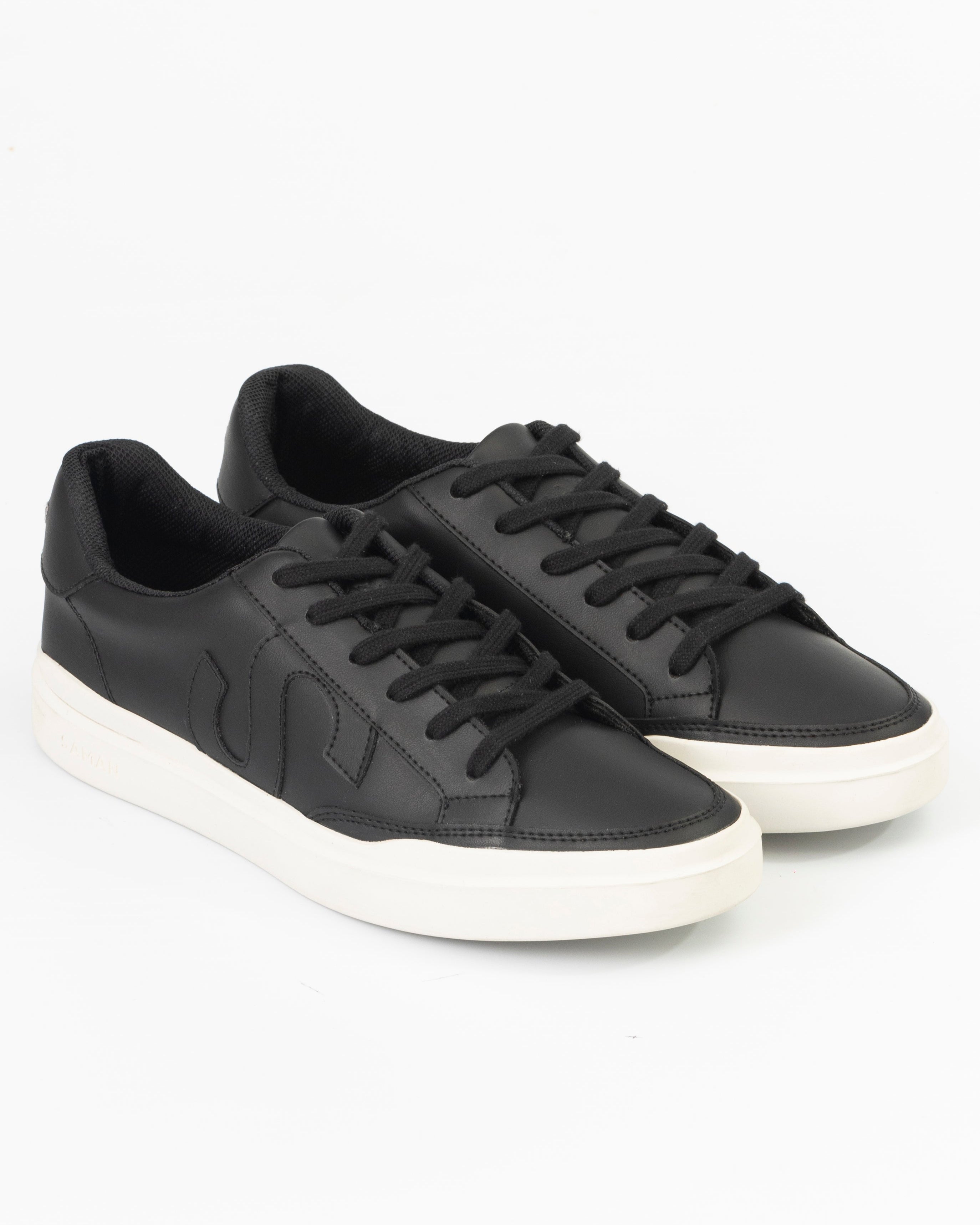 Tenis negros para vestir casual